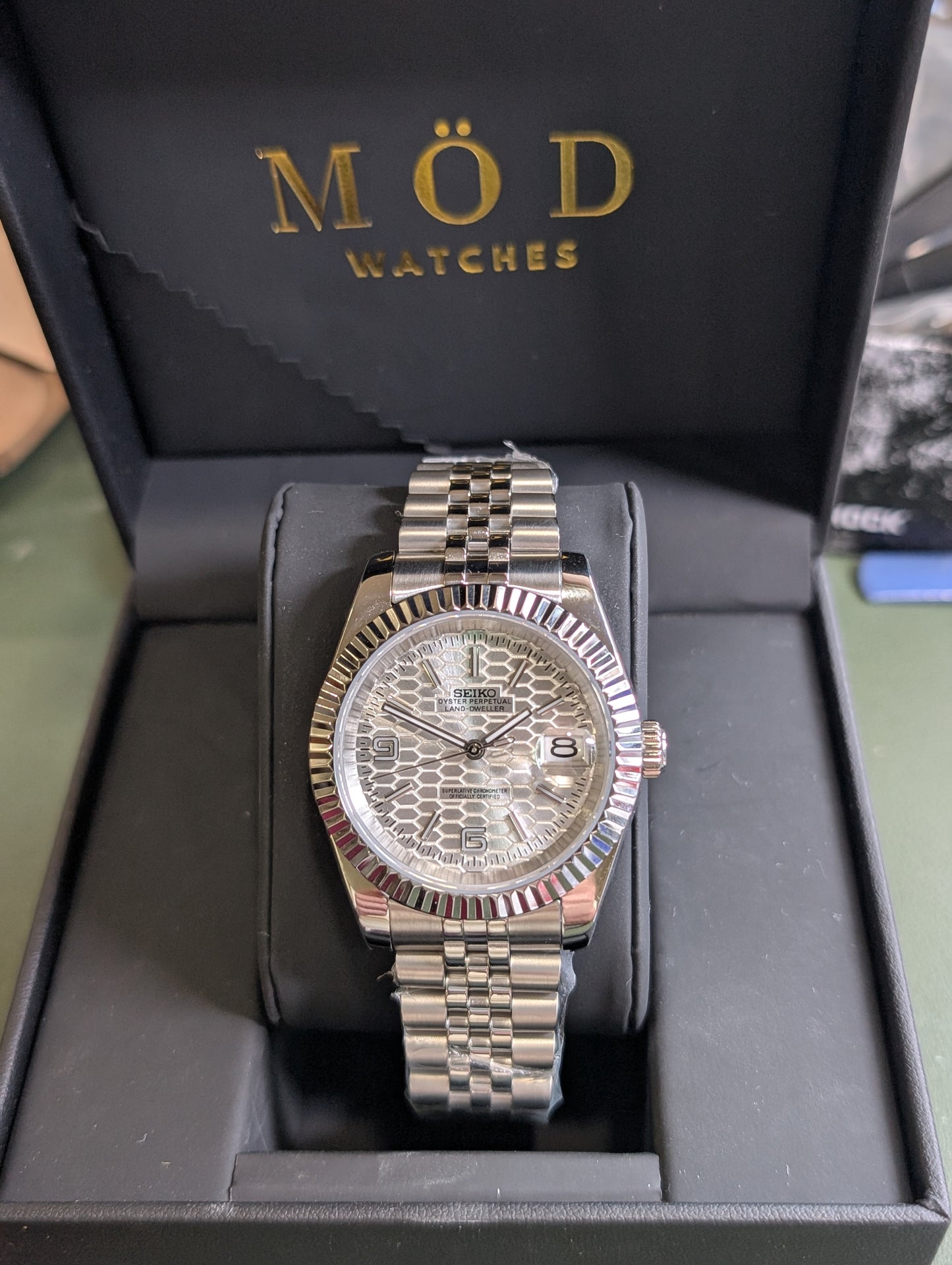 Land Dweller Silver 40MM